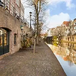 Luxurious Renovated Apartment In Utrecht City Center With View On The Old Canal