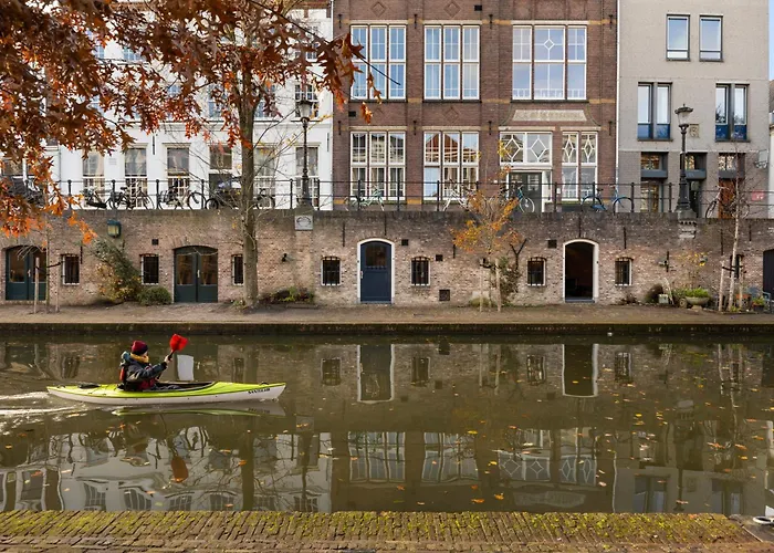 2 Luxurious Canal Apartments In Utrecht