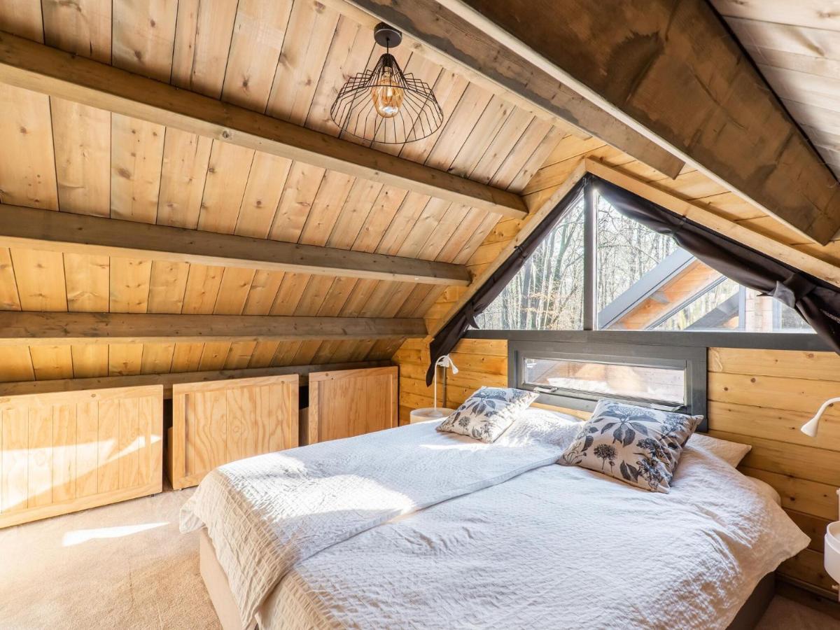 Cosy Wooden House Amid Woods In Soesterberg *