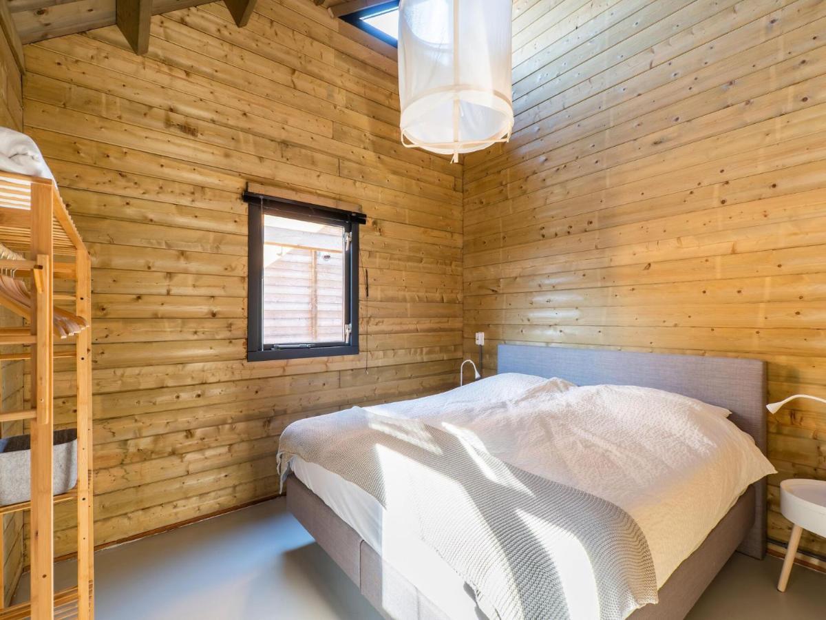 Cosy Wooden House Amid Woods In Soesterberg *