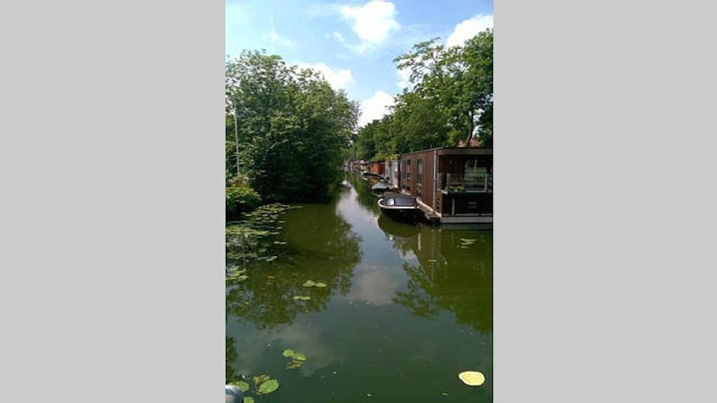 Laivamajoitukset Benedenverdieping In Woonboot Met Tuinterras *