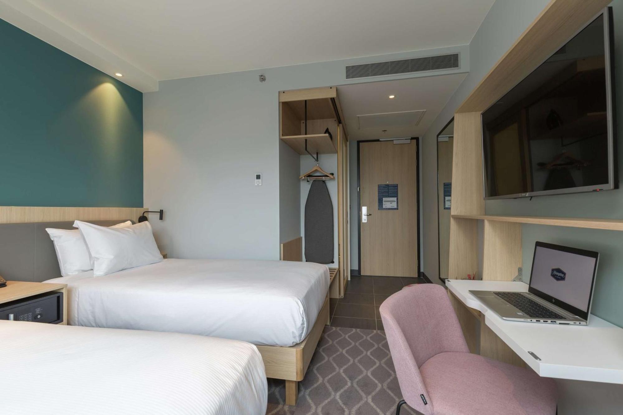 Hampton By Hilton Station 3*