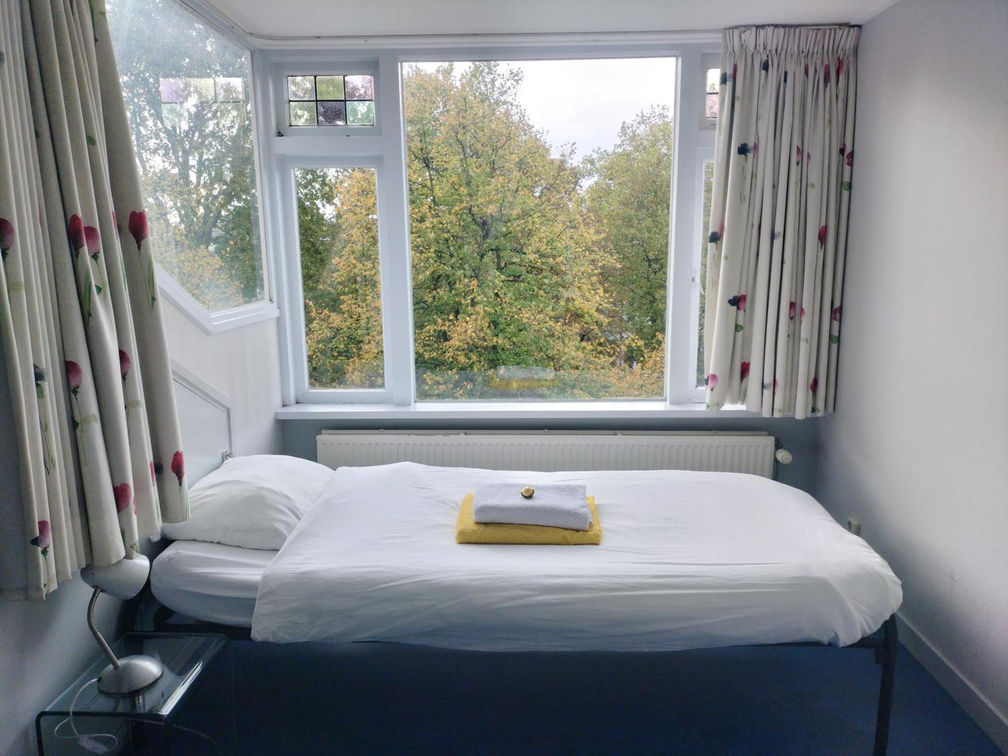Historic Canal House In Residential Area Guest house Utrecht