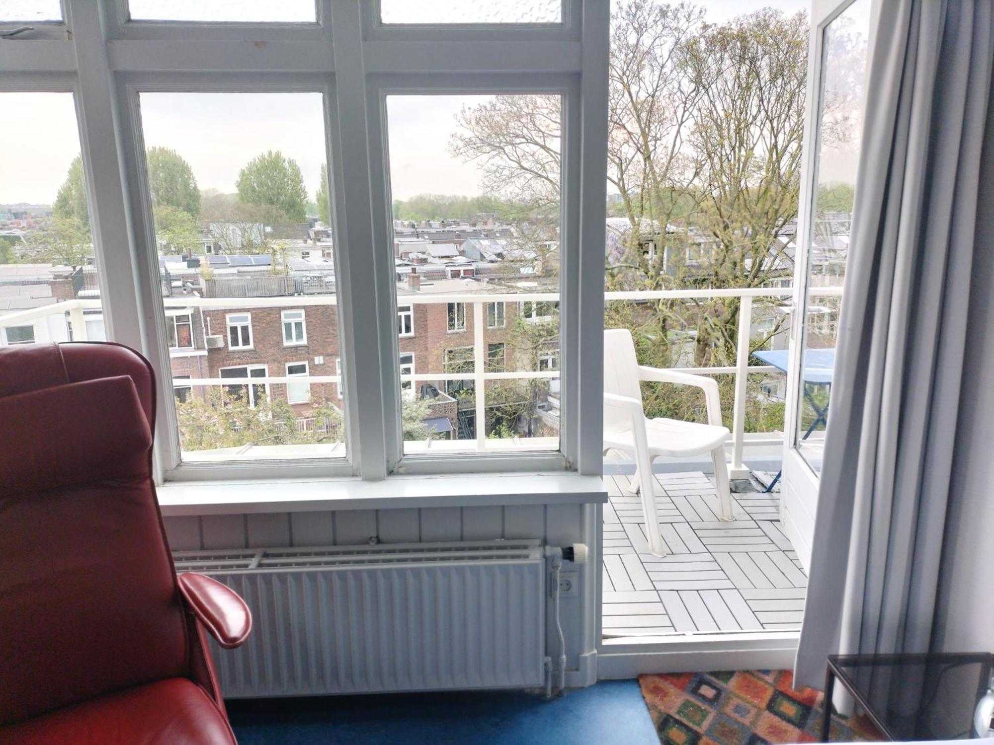 Guest house Historic Canal House In Residential Area Utrecht