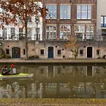 Luxurious Canal Apartment In Utrecht A Location