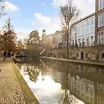 Luxurious Canal Apartment In Utrecht A Location