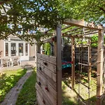 Gezinswoning Met Babyuitzet