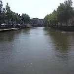 Nando\'S B&B Utrecht City Centre