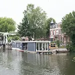 Superior Leidsekade Studio