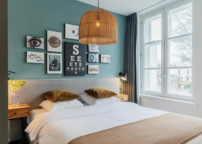 Eye Hotel