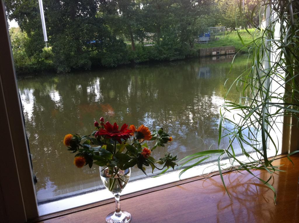Frühstückspension Houseboat Harmony *