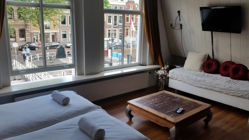 Nando's City Centre Bed & Breakfast *