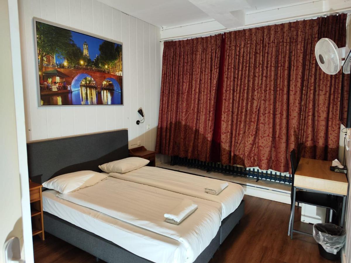 Holland Hotel