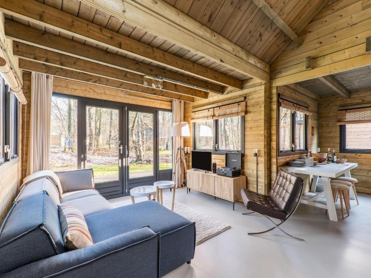 Holiday home Cosy Wooden House Amid Woods In Soesterberg