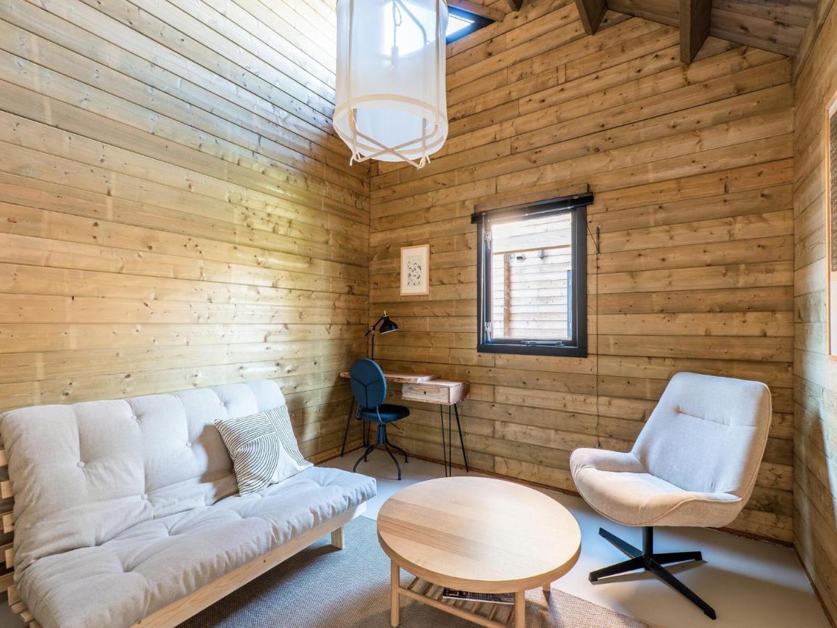 Cosy Wooden House Amid Woods In Soesterberg Utrecht