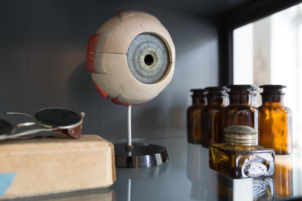 Eye 4*