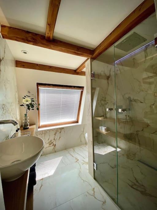 Cosy Penthouse With Rooftop Canalhouse-majestic Apartment
