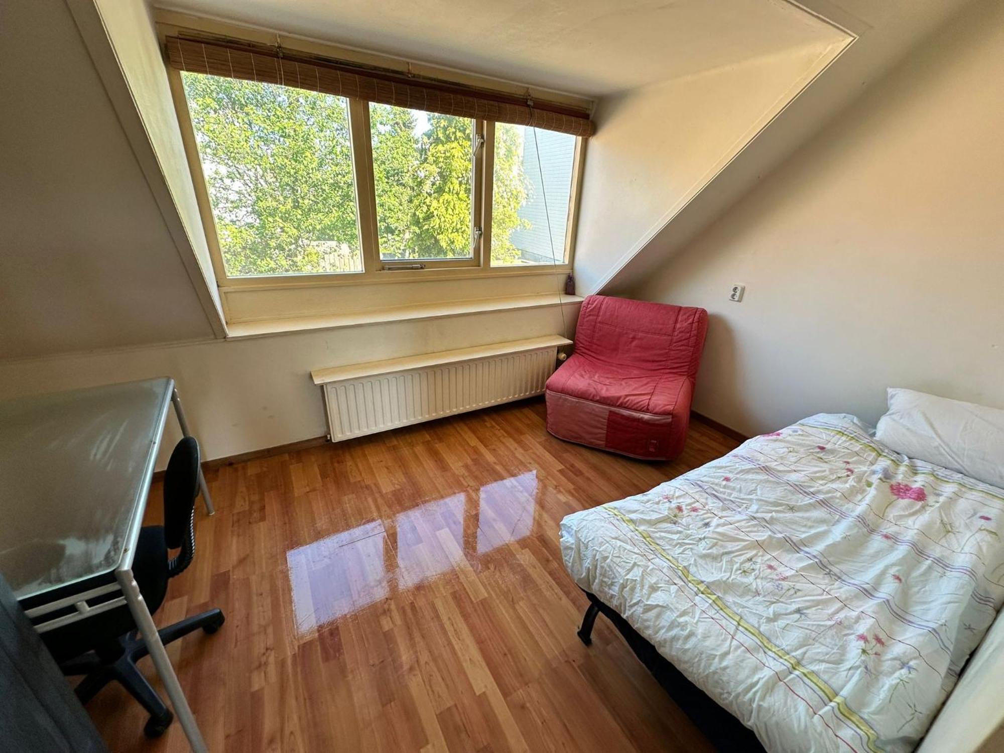 Single Bed In * Utrecht