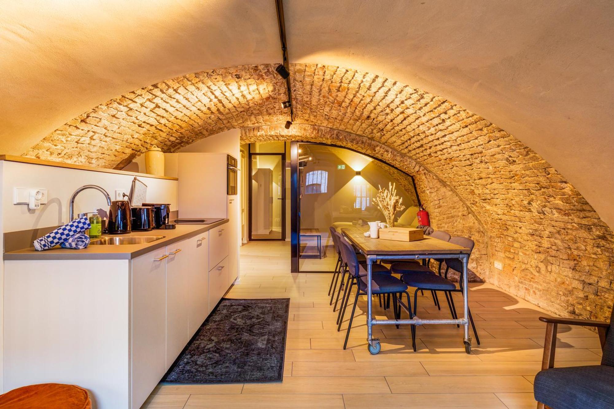2 Luxurious Canal In Holiday home