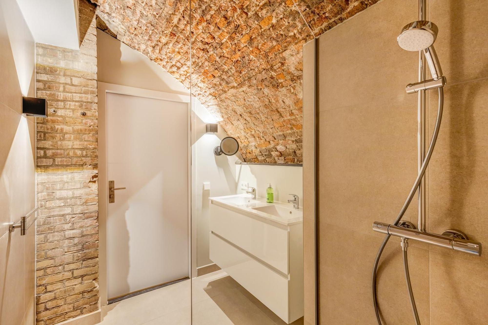 2 Luxurious Canal In Holiday home *