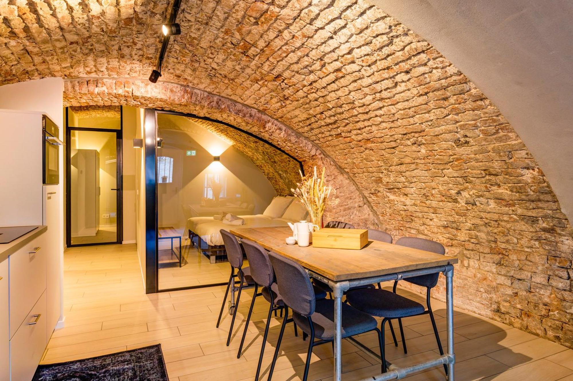 2 Luxurious Canal In Holiday home