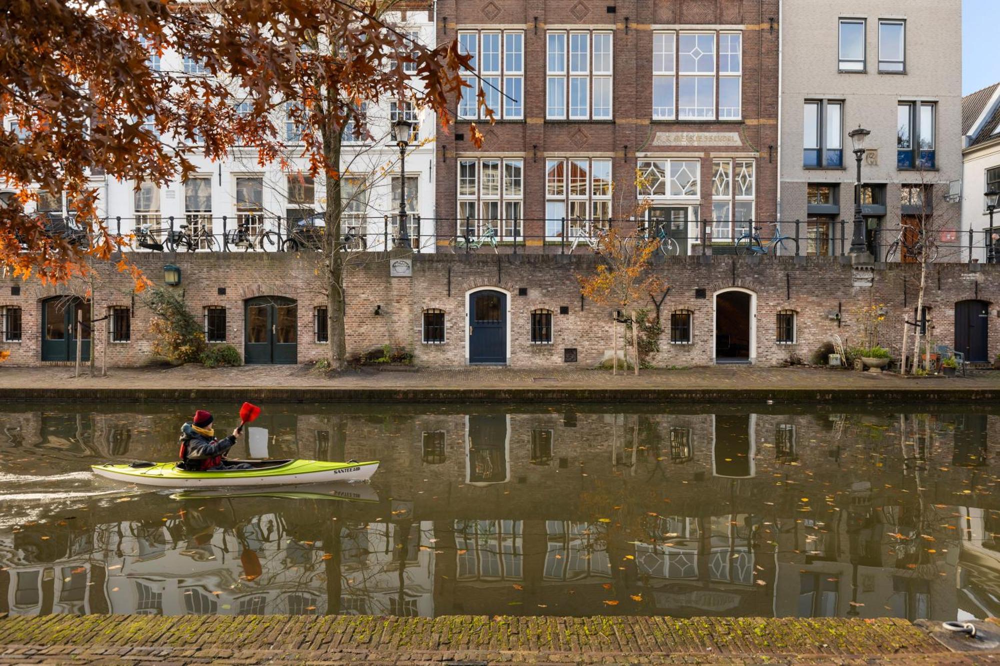 Luxurious Canal In A Location
