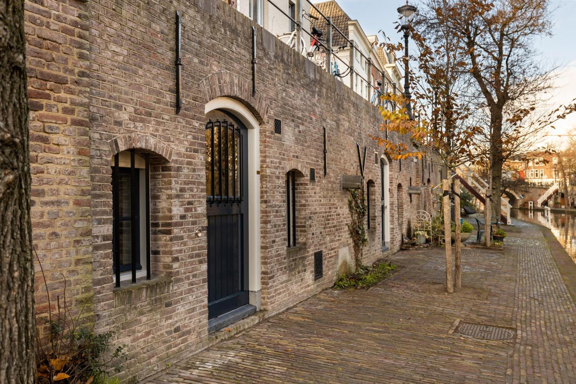 Luxurious Canal In A Location Holiday home *