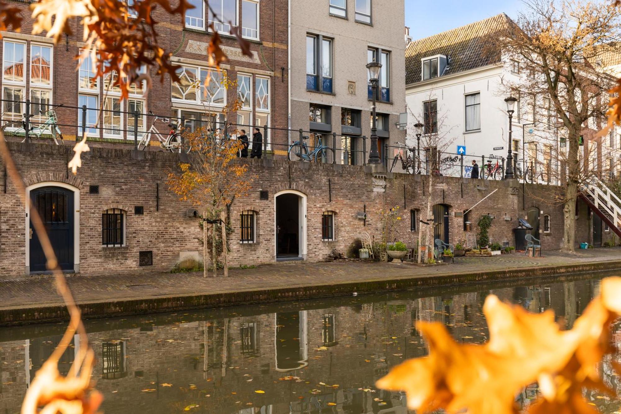 Luxurious Canal In A Location *
