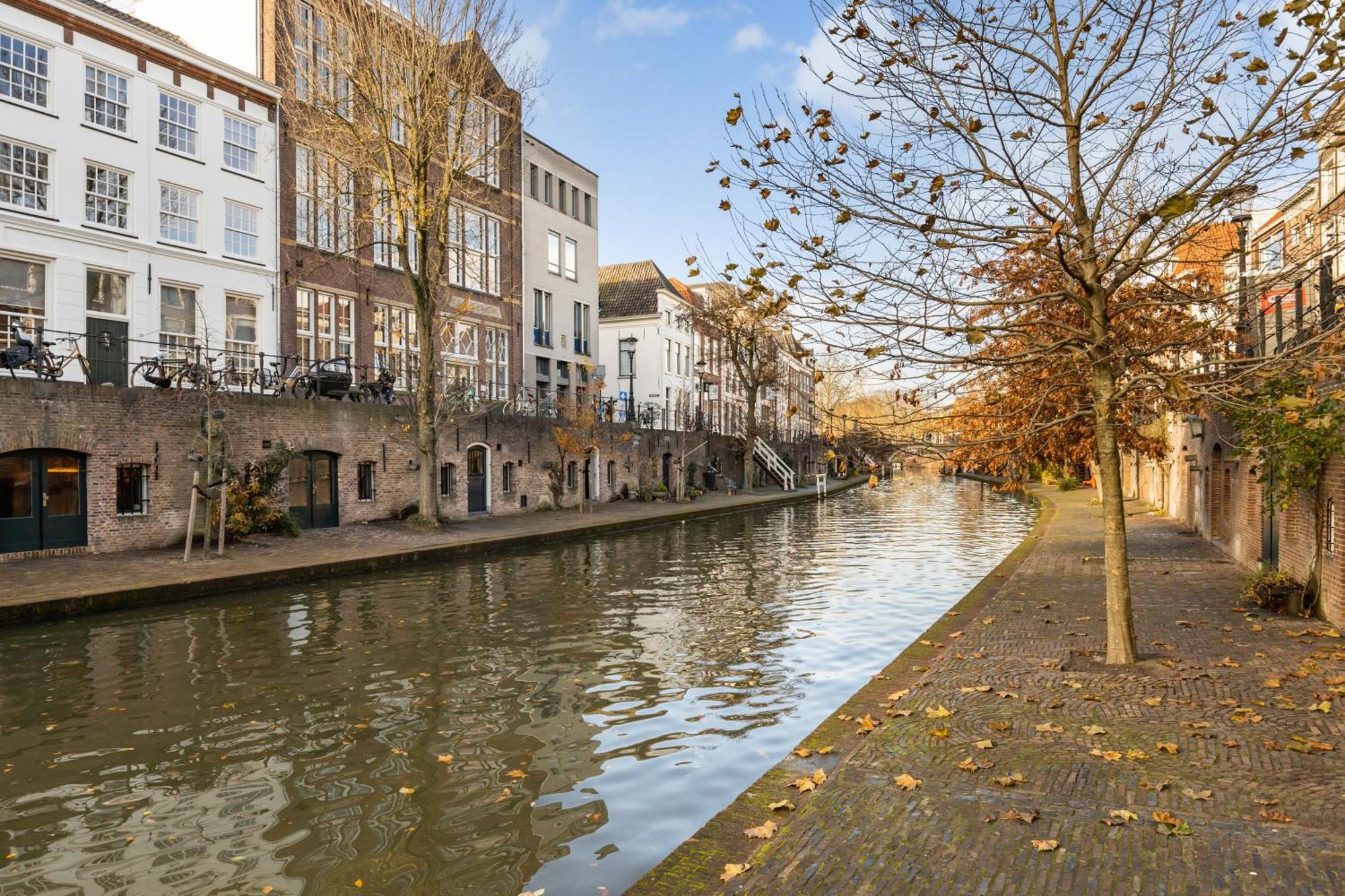 Luxurious Canal In A Location Holiday home *