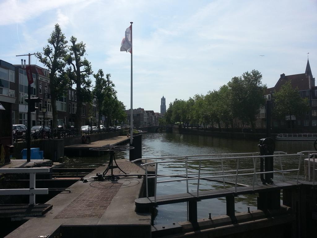 Nando's City Centre Bed & Breakfast