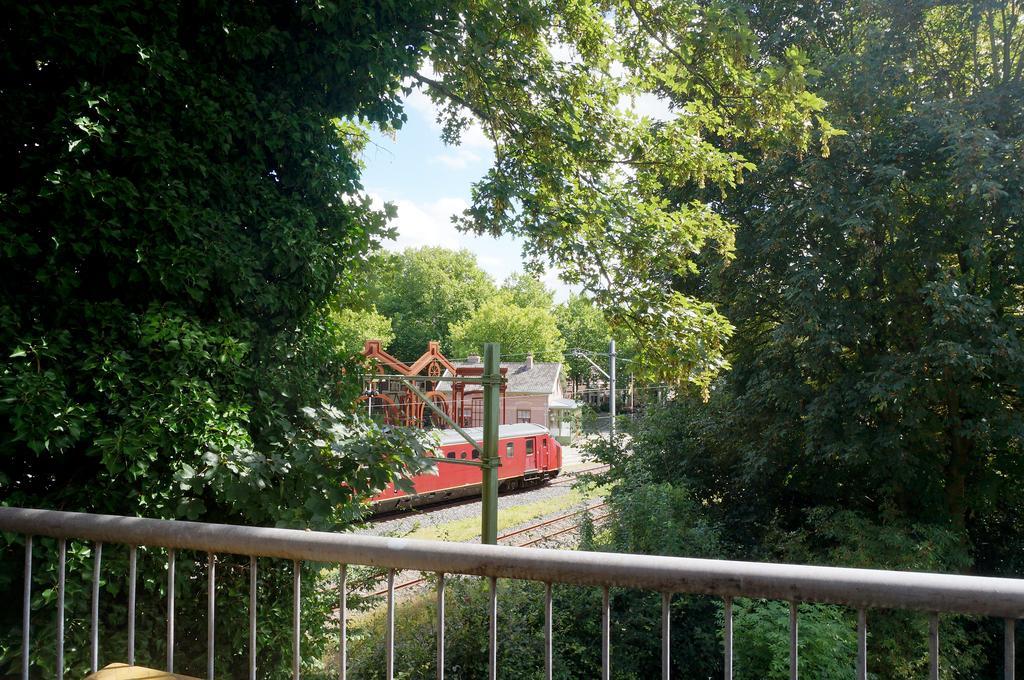 Tussen Spoor En Singel