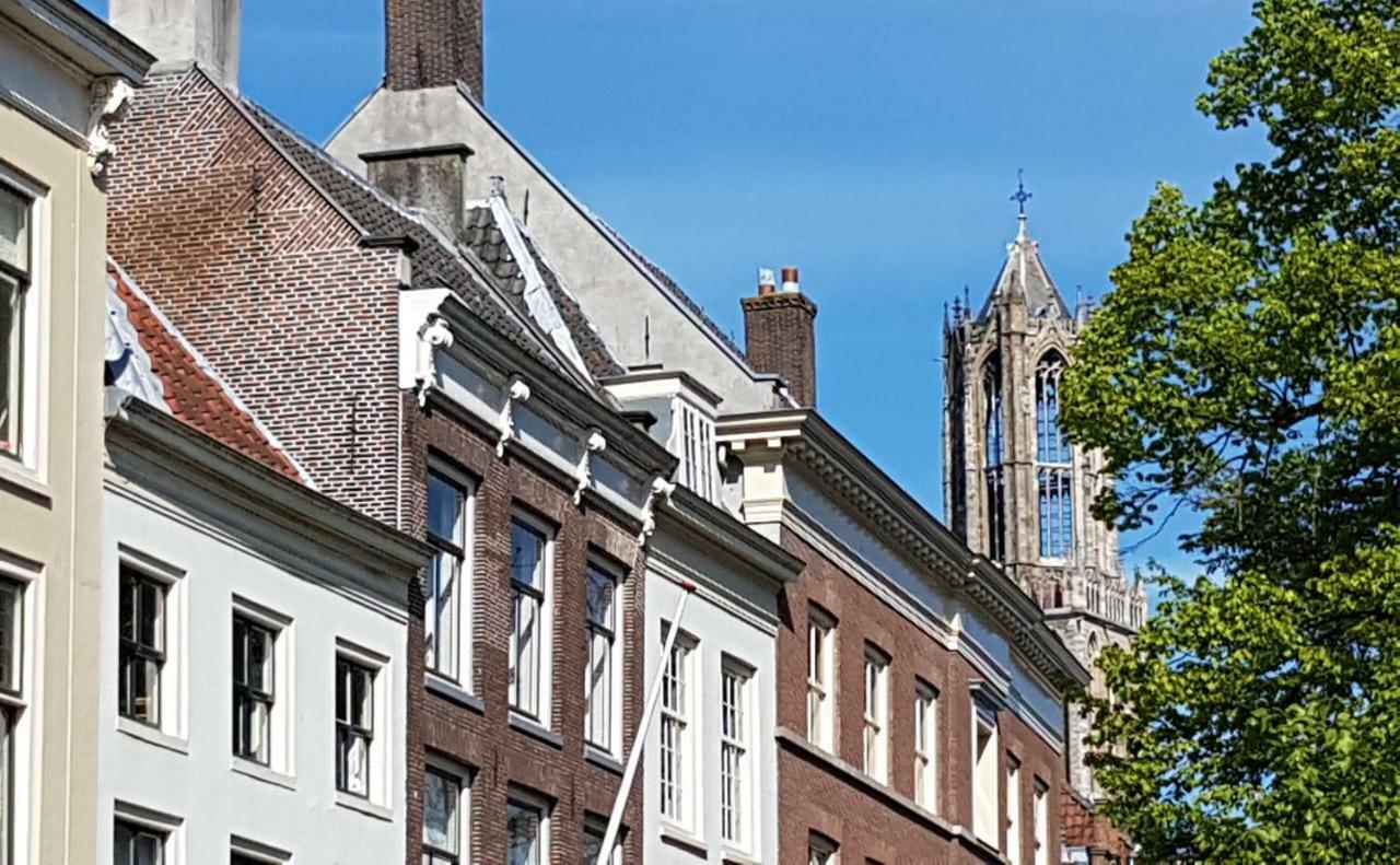 Large Historical & Canal Terrace Appartement *