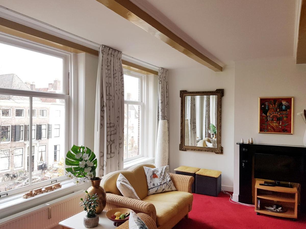 Large Historical & Canal Terrace Huoneisto